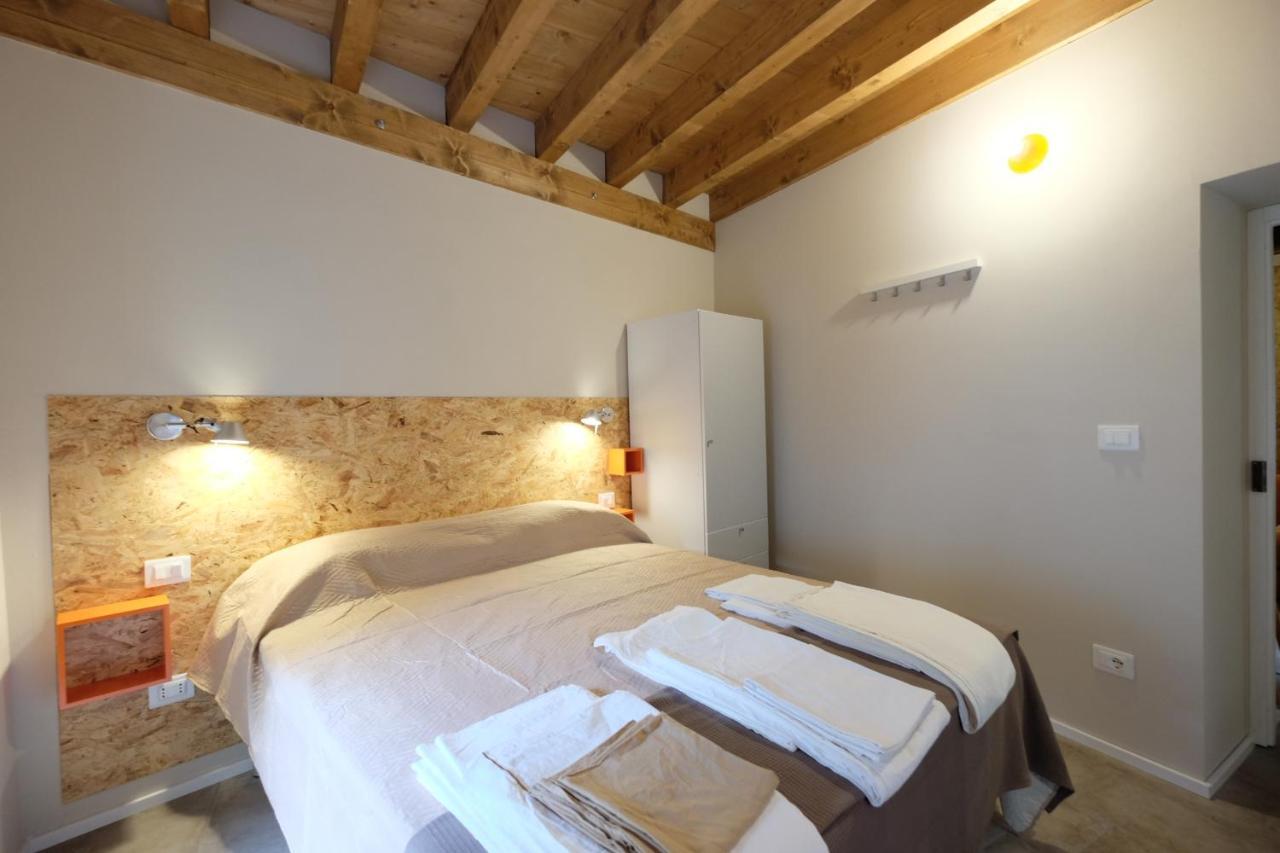 Domus Leydi Apartment Ivrea Bagian luar foto