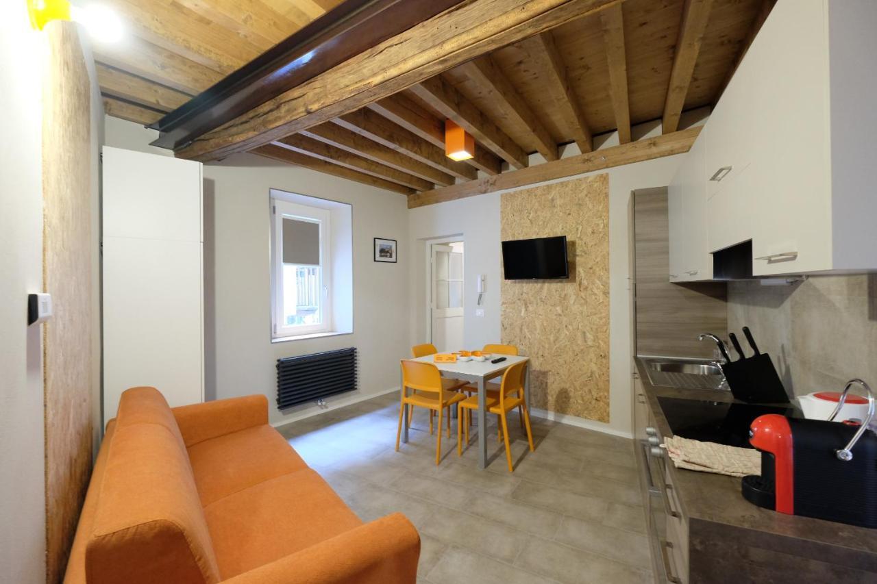 Domus Leydi Apartment Ivrea Bagian luar foto