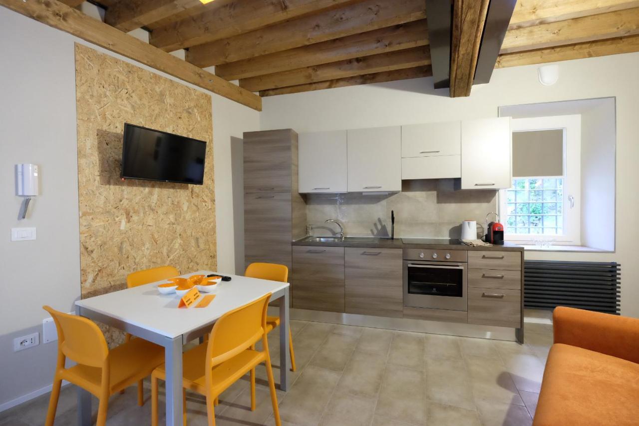 Domus Leydi Apartment Ivrea Bagian luar foto