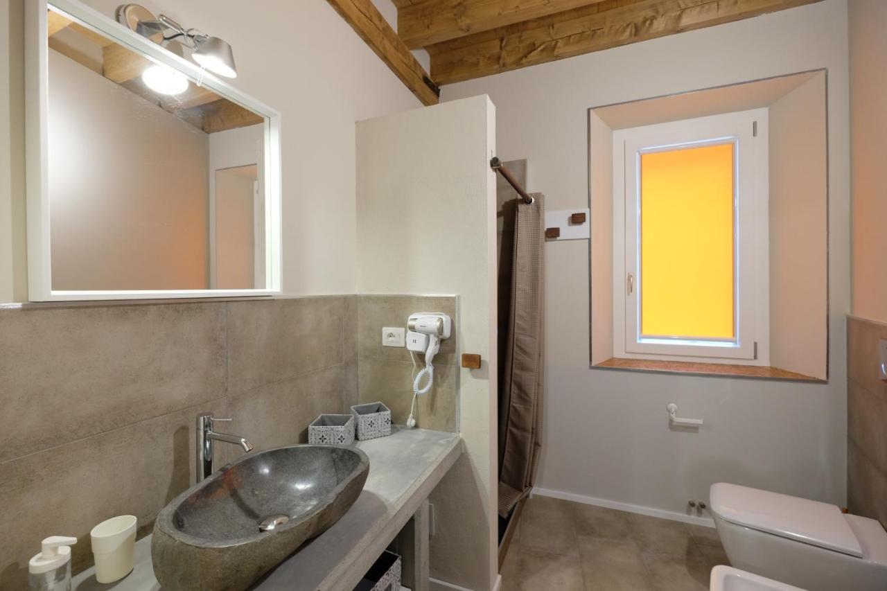 Domus Leydi Apartment Ivrea Bagian luar foto