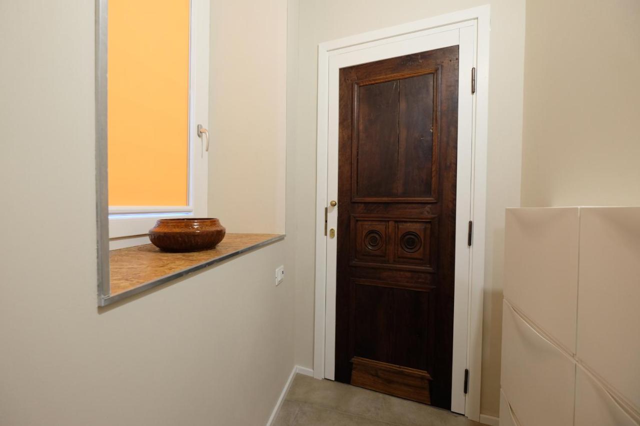 Domus Leydi Apartment Ivrea Bagian luar foto