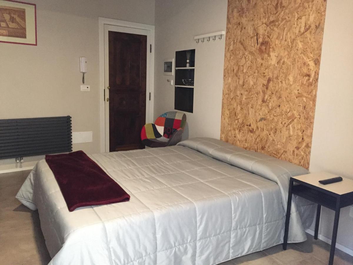 Domus Leydi Apartment Ivrea Bagian luar foto