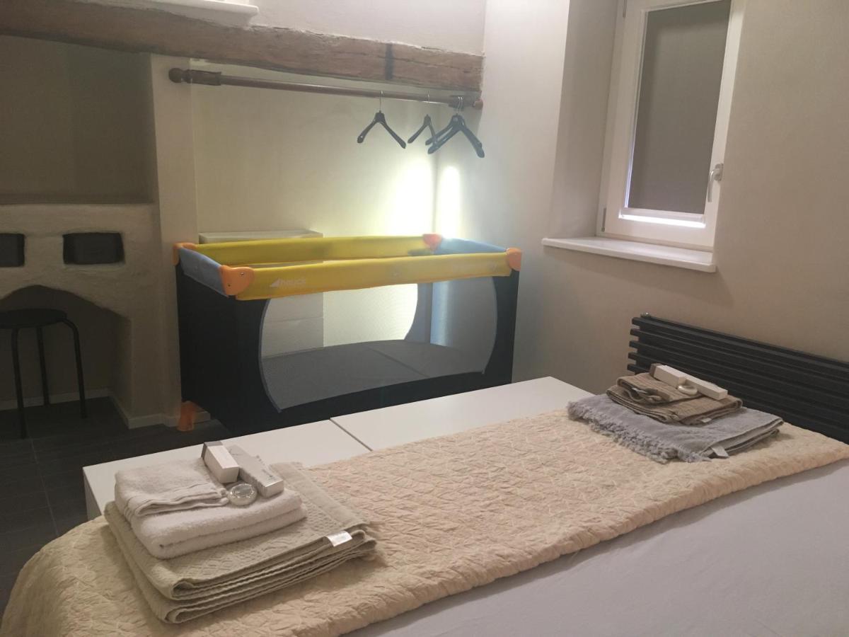 Domus Leydi Apartment Ivrea Bagian luar foto