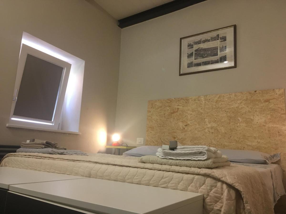 Domus Leydi Apartment Ivrea Bagian luar foto