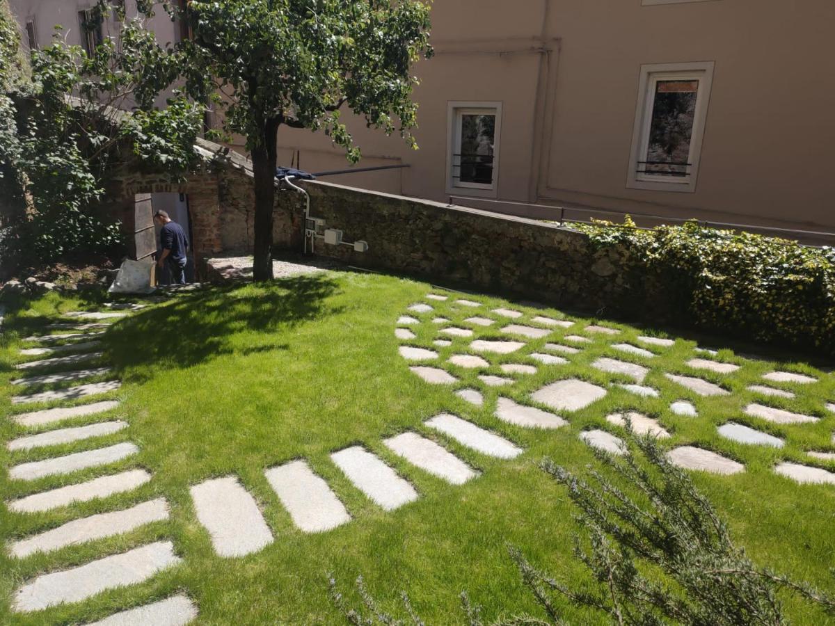 Domus Leydi Apartment Ivrea Bagian luar foto
