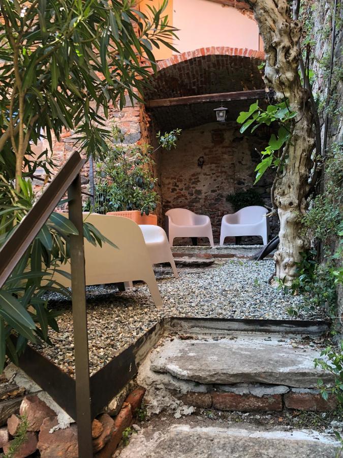 Domus Leydi Apartment Ivrea Bagian luar foto