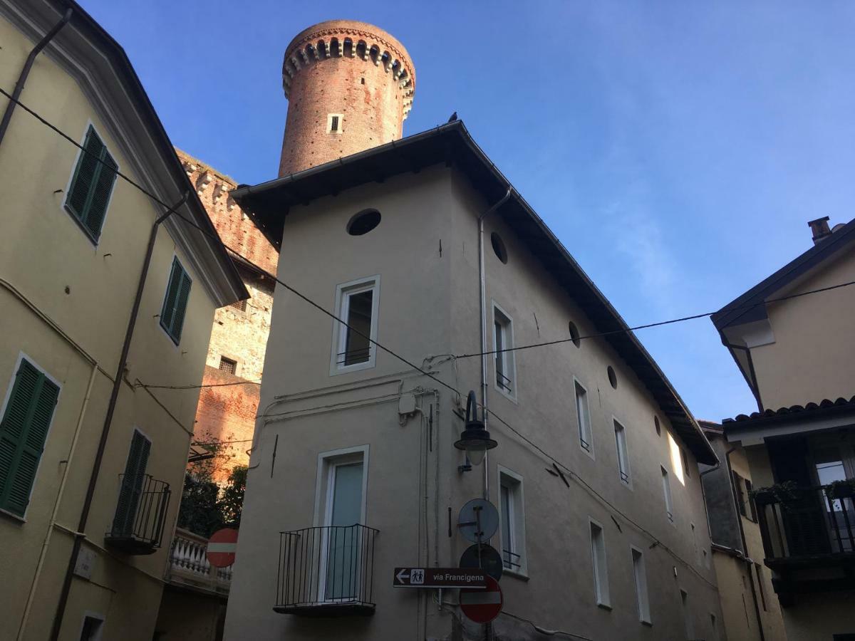 Domus Leydi Apartment Ivrea Bagian luar foto