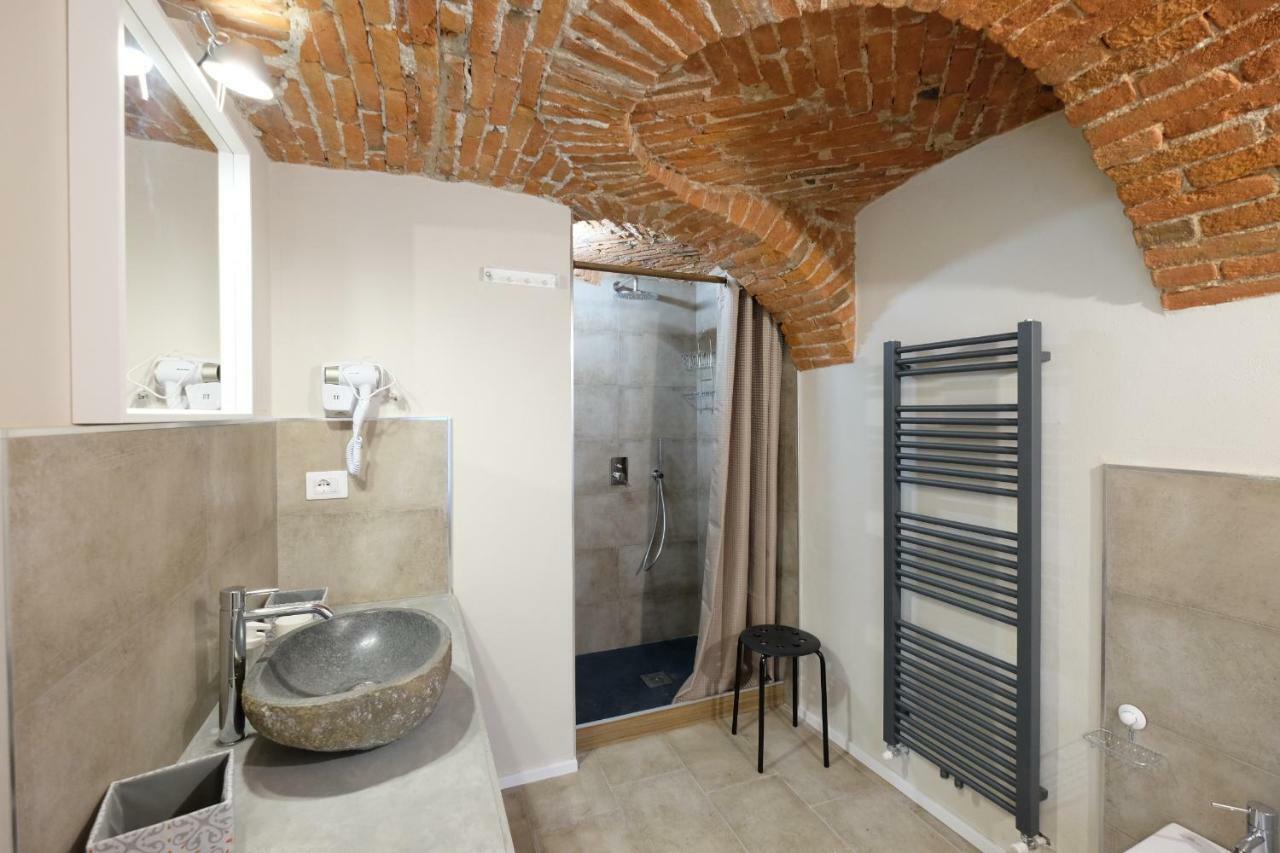 Domus Leydi Apartment Ivrea Bagian luar foto