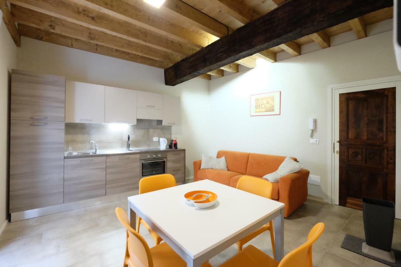 Domus Leydi Apartment Ivrea Bagian luar foto