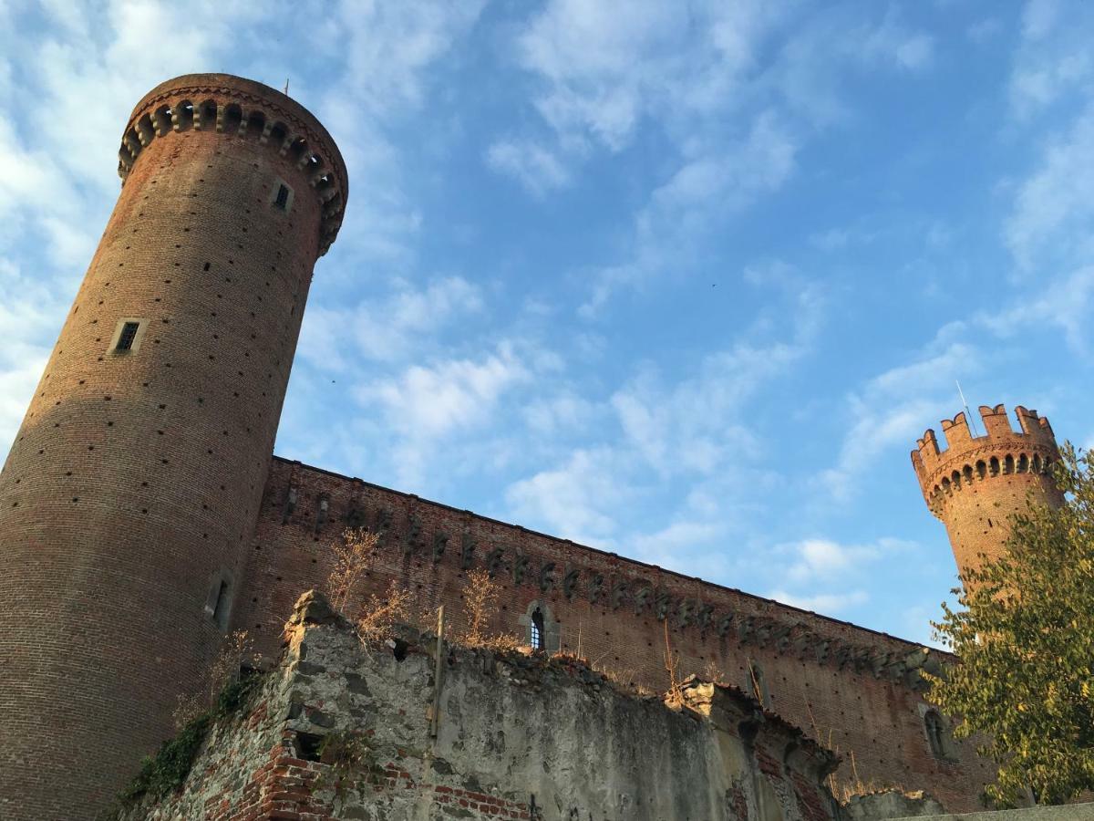 Domus Leydi Apartment Ivrea Bagian luar foto