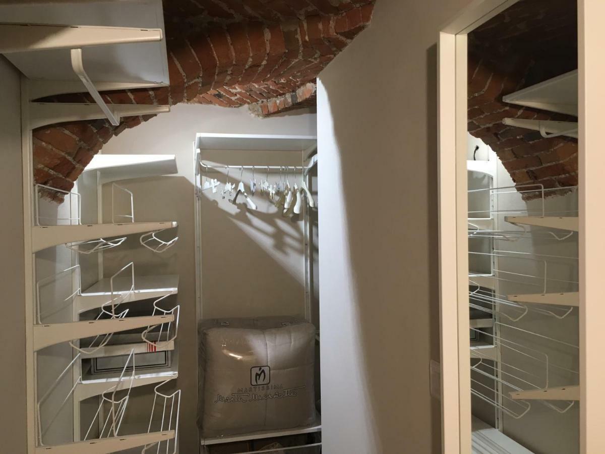 Domus Leydi Apartment Ivrea Bagian luar foto