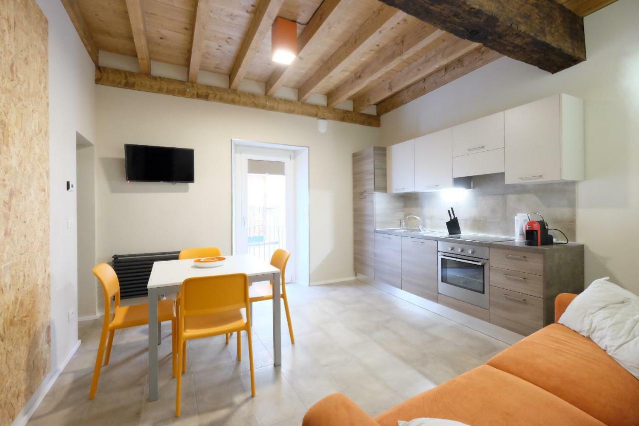 Domus Leydi Apartment Ivrea Bagian luar foto