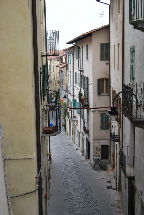 Domus Leydi Apartment Ivrea Bagian luar foto