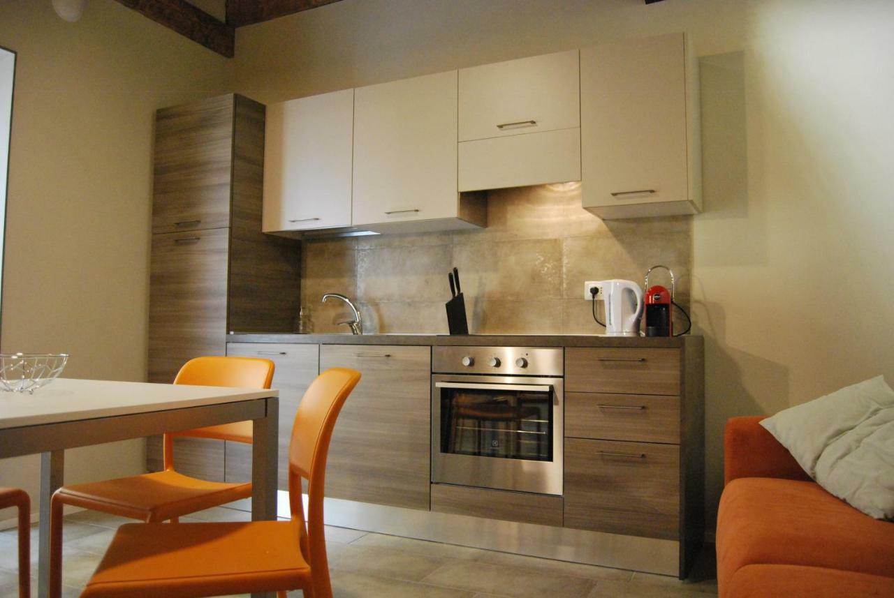 Domus Leydi Apartment Ivrea Bagian luar foto