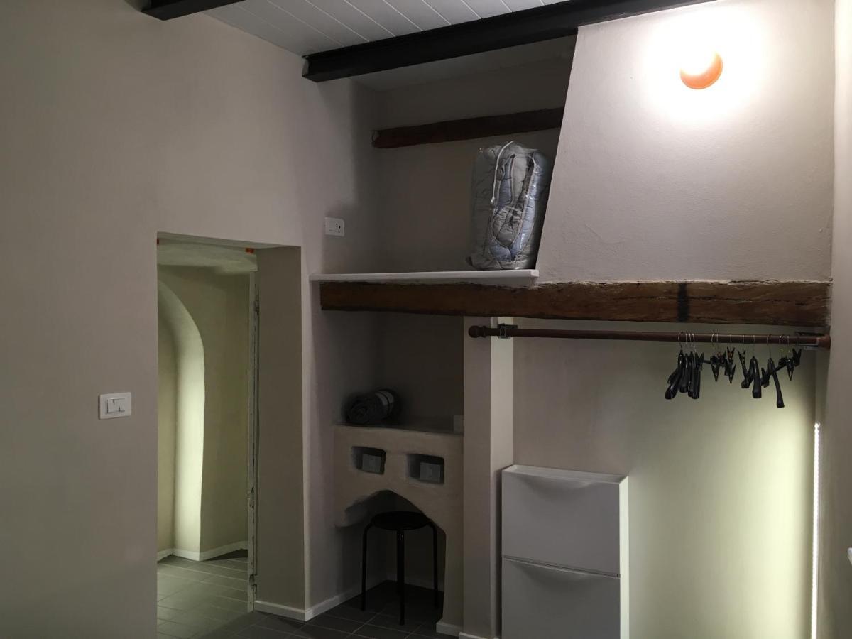 Domus Leydi Apartment Ivrea Bagian luar foto