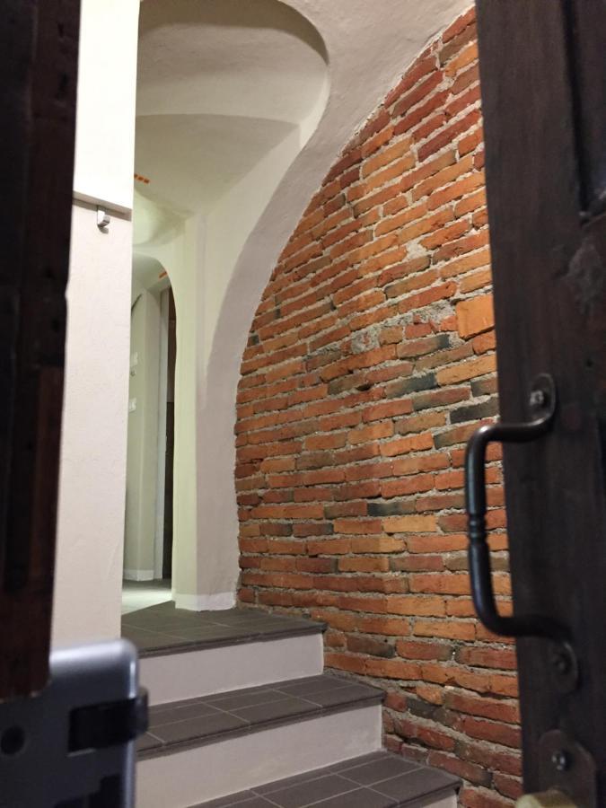 Domus Leydi Apartment Ivrea Bagian luar foto