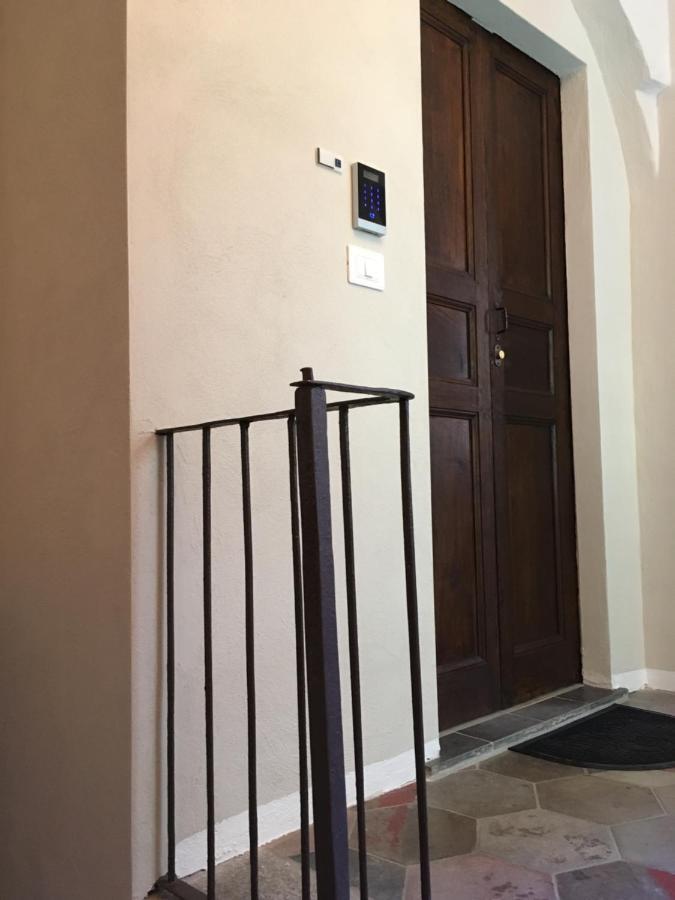 Domus Leydi Apartment Ivrea Bagian luar foto