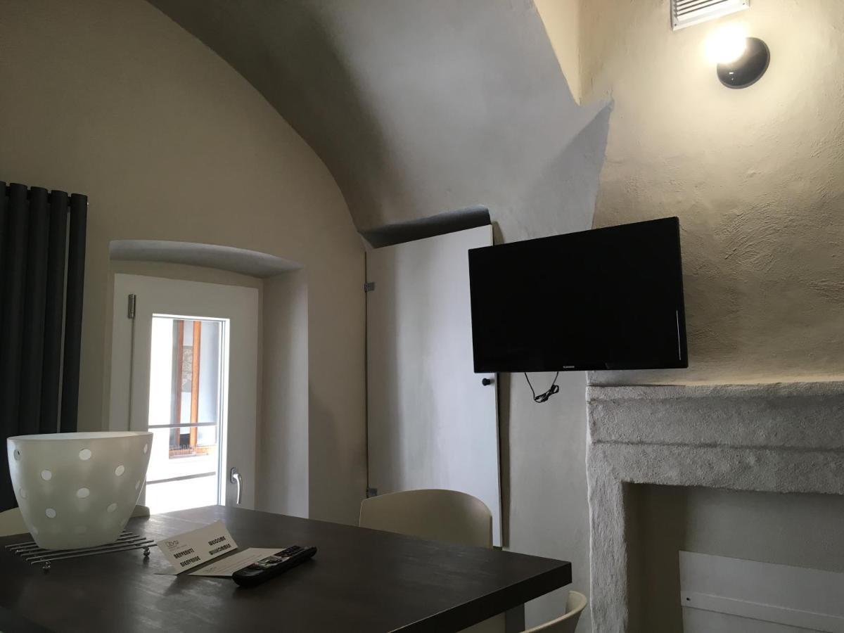 Domus Leydi Apartment Ivrea Bagian luar foto