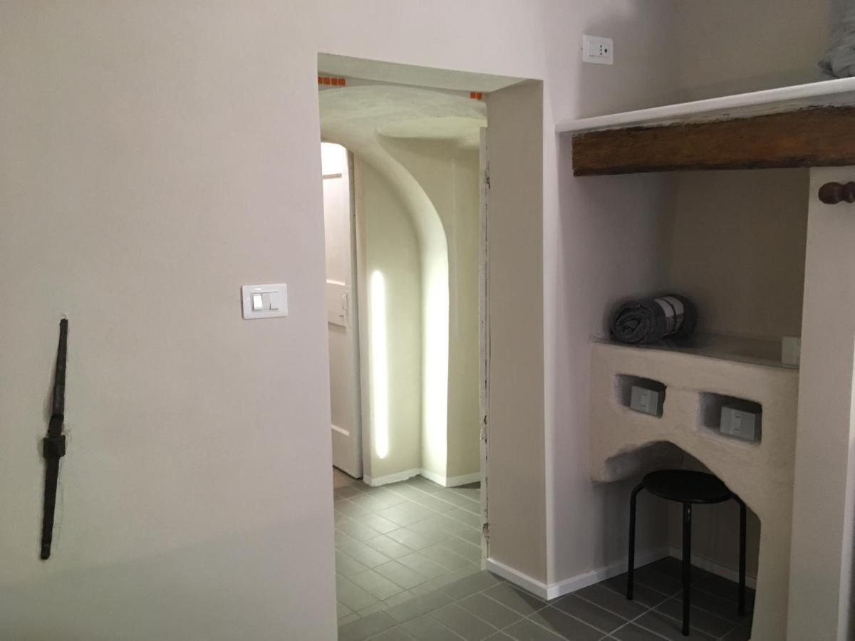 Domus Leydi Apartment Ivrea Bagian luar foto