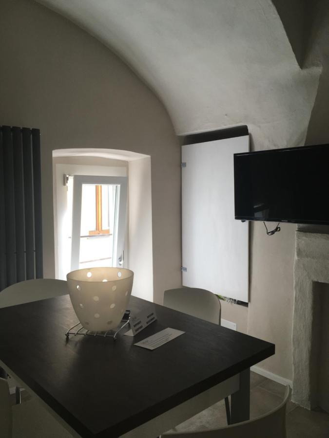 Domus Leydi Apartment Ivrea Bagian luar foto