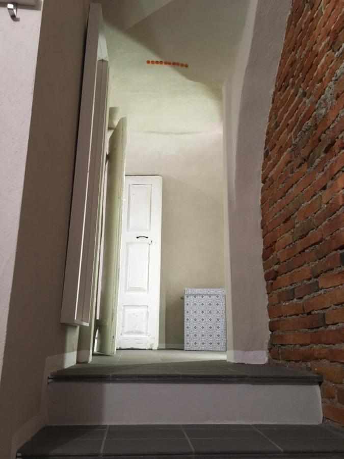 Domus Leydi Apartment Ivrea Bagian luar foto