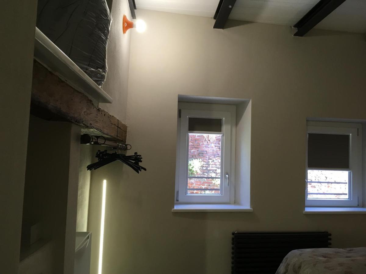 Domus Leydi Apartment Ivrea Bagian luar foto